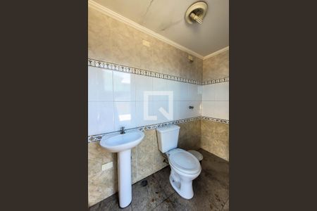 Casa à venda com 200m², 3 quartos e 3 vagas Casa à venda com 200m², 3 quartos e 3 vagasBanheiro