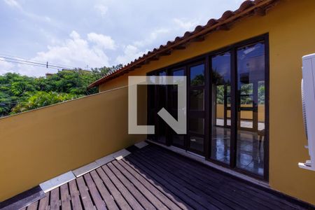 Casa à venda com 410m², 4 quartos e 3 vagas Casa à venda com 410m², 4 quartos e 3 vagasVaranda 2