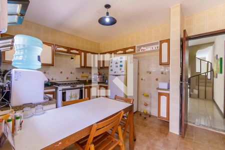 Casa à venda com 410m², 4 quartos e 3 vagas Casa à venda com 410m², 4 quartos e 3 vagasCozinha