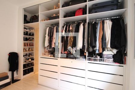 Casa à venda com 195m², 3 quartos e 3 vagasCloset da suíte