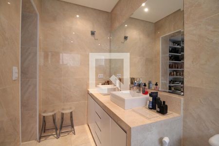 Casa à venda com 195m², 3 quartos e 3 vagasBanheiro da Suíte