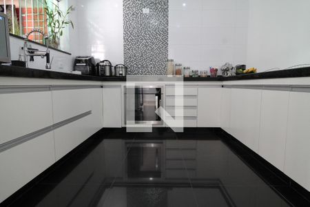 Casa à venda com 195m², 3 quartos e 3 vagasCozinha - Armários