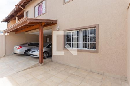 Casa à venda com 240m², 3 quartos e 2 vagas Casa à venda com 240m², 3 quartos e 2 vagasGaragem