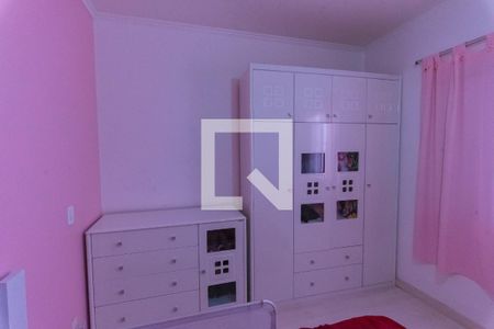 Casa à venda com 240m², 3 quartos e 2 vagas Casa à venda com 240m², 3 quartos e 2 vagasQuarto