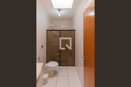 Casa à venda com 240m², 3 quartos e 2 vagas Casa à venda com 240m², 3 quartos e 2 vagasBanheiro Social