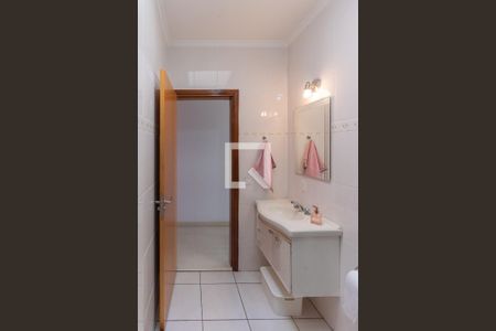 Casa à venda com 240m², 3 quartos e 2 vagas Casa à venda com 240m², 3 quartos e 2 vagasBanheiro Social