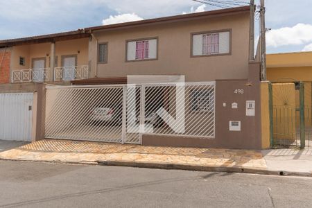 Casa à venda com 240m², 3 quartos e 2 vagas Casa à venda com 240m², 3 quartos e 2 vagasFachada