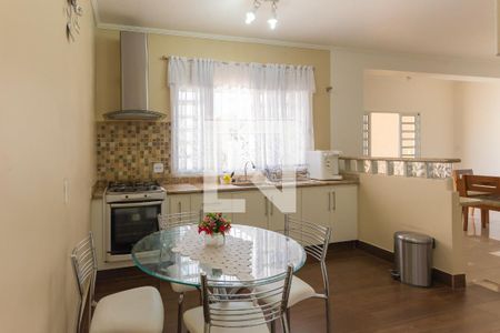 Casa à venda com 240m², 3 quartos e 2 vagas Casa à venda com 240m², 3 quartos e 2 vagasCozinha