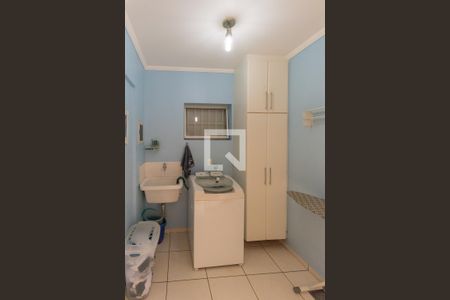 Casa à venda com 240m², 3 quartos e 2 vagas Casa à venda com 240m², 3 quartos e 2 vagasÁrea de Serviço