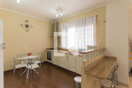 Casa à venda com 240m², 3 quartos e 2 vagas Casa à venda com 240m², 3 quartos e 2 vagasCozinha