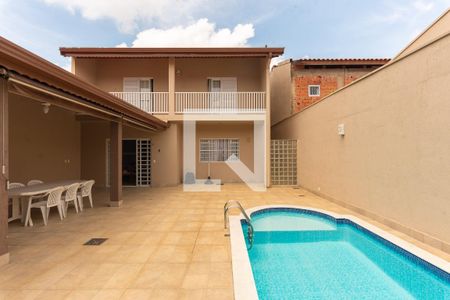 Casa à venda com 240m², 3 quartos e 2 vagas Casa à venda com 240m², 3 quartos e 2 vagasPiscina
