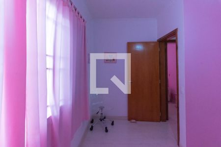 Casa à venda com 240m², 3 quartos e 2 vagas Casa à venda com 240m², 3 quartos e 2 vagasQuarto