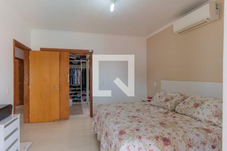 Casa à venda com 240m², 3 quartos e 2 vagas Casa à venda com 240m², 3 quartos e 2 vagasSuíte 1