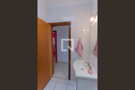 Casa à venda com 240m², 3 quartos e 2 vagas Casa à venda com 240m², 3 quartos e 2 vagasBanheiro Social