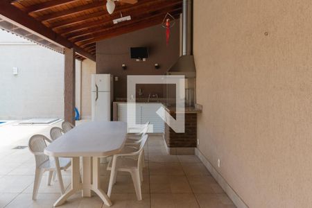 Casa à venda com 240m², 3 quartos e 2 vagas Casa à venda com 240m², 3 quartos e 2 vagasChurrasqueira