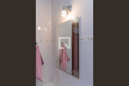 Casa à venda com 240m², 3 quartos e 2 vagas Casa à venda com 240m², 3 quartos e 2 vagasBanheiro Social