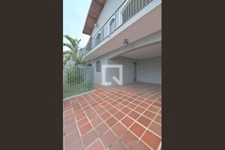 Casa à venda com 224m², 4 quartos e 3 vagas Casa à venda com 224m², 4 quartos e 3 vagasFrente e Garagem