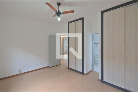 Casa à venda com 224m², 4 quartos e 3 vagas Casa à venda com 224m², 4 quartos e 3 vagasSuíte