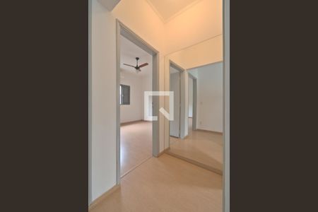 Casa à venda com 224m², 4 quartos e 3 vagas Casa à venda com 224m², 4 quartos e 3 vagasCorredor (pavimento superior)