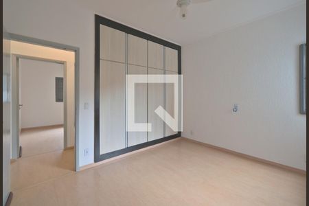 Casa à venda com 224m², 4 quartos e 3 vagas Casa à venda com 224m², 4 quartos e 3 vagasQuarto 1