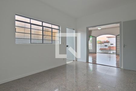 Casa à venda com 224m², 4 quartos e 3 vagas Casa à venda com 224m², 4 quartos e 3 vagasSala 2