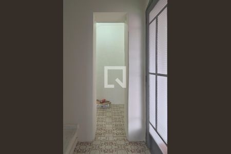 Casa à venda com 224m², 4 quartos e 3 vagas Casa à venda com 224m², 4 quartos e 3 vagasEscada