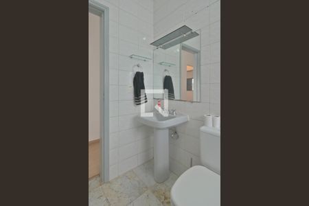 Casa à venda com 224m², 4 quartos e 3 vagas Casa à venda com 224m², 4 quartos e 3 vagasBanheiro Social