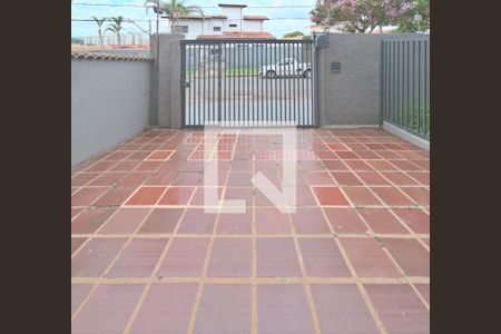 Casa à venda com 224m², 4 quartos e 3 vagas Casa à venda com 224m², 4 quartos e 3 vagasFrente e Garagem