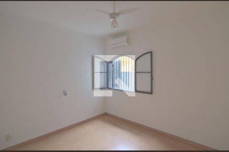 Casa à venda com 224m², 4 quartos e 3 vagas Casa à venda com 224m², 4 quartos e 3 vagasQuarto 1