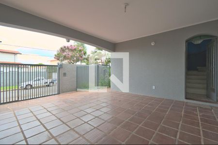 Casa à venda com 224m², 4 quartos e 3 vagas Casa à venda com 224m², 4 quartos e 3 vagasFrente e Garagem