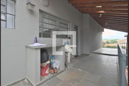 Casa à venda com 224m², 4 quartos e 3 vagas Casa à venda com 224m², 4 quartos e 3 vagasÁrea de Serviço (lateral)