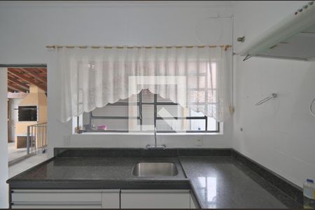 Casa à venda com 224m², 4 quartos e 3 vagas Casa à venda com 224m², 4 quartos e 3 vagasCozinha