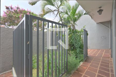 Casa à venda com 224m², 4 quartos e 3 vagas Casa à venda com 224m², 4 quartos e 3 vagasFrente e Garagem