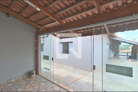 Casa à venda com 224m², 4 quartos e 3 vagas Casa à venda com 224m², 4 quartos e 3 vagasQuintal