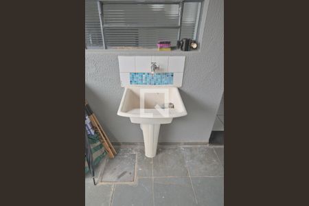 Casa à venda com 224m², 4 quartos e 3 vagas Casa à venda com 224m², 4 quartos e 3 vagasÁrea de Serviço (lateral)