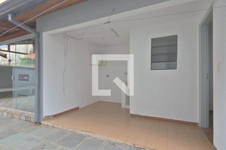 Casa à venda com 224m², 4 quartos e 3 vagas Casa à venda com 224m², 4 quartos e 3 vagasÁrea de Serviço (fundos)