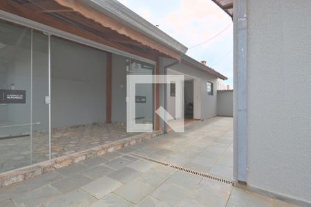Casa à venda com 224m², 4 quartos e 3 vagas Casa à venda com 224m², 4 quartos e 3 vagasQuintal