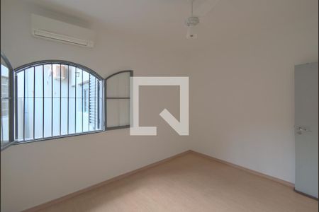 Casa à venda com 224m², 4 quartos e 3 vagas Casa à venda com 224m², 4 quartos e 3 vagasQuarto 1