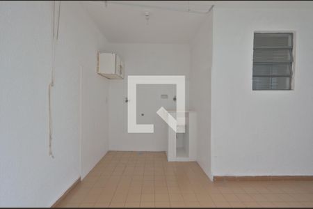 Casa à venda com 224m², 4 quartos e 3 vagas Casa à venda com 224m², 4 quartos e 3 vagasÁrea de Serviço (fundos)