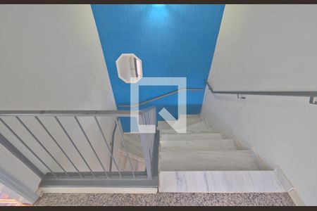 Casa à venda com 224m², 4 quartos e 3 vagas Casa à venda com 224m², 4 quartos e 3 vagasEscada