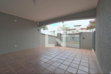 Casa à venda com 224m², 4 quartos e 3 vagas Casa à venda com 224m², 4 quartos e 3 vagasFrente e Garagem