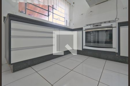 Casa à venda com 224m², 4 quartos e 3 vagas Casa à venda com 224m², 4 quartos e 3 vagasCozinha
