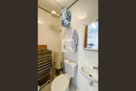 Apartamento à venda com 171m², 3 quartos e 3 vagas Apartamento à venda com 171m², 3 quartos e 3 vagasBanheiro de Serviço