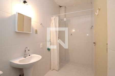 Banheiro de kitnet/studio para alugar com 1 quarto, 65m² em República, São Paulo