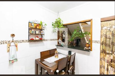 Casa à venda com 98m², 2 quartos e 2 vagas