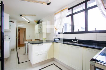 Apartamento à venda com 170m², 4 quartos e 3 vagas Apartamento à venda com 170m², 4 quartos e 3 vagasCopa/Cozinha