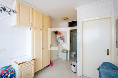 Apartamento à venda com 170m², 4 quartos e 3 vagas Apartamento à venda com 170m², 4 quartos e 3 vagasÁrea de serviço