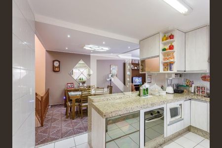 Casa à venda com 240m², 3 quartos e 4 vagas