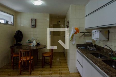 Apartamento à venda com 182m², 4 quartos e 2 vagasCozinha