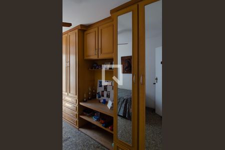 Apartamento à venda com 182m², 4 quartos e 2 vagasQuarto 2